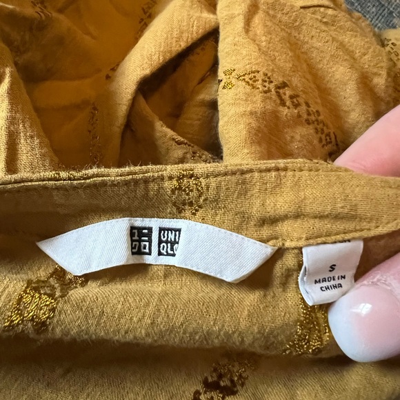 Mustard Gold Shawl Uniqlo Size Small - Picture 4 of 4